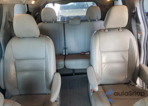 2015 Toyota Sienna Xle z USA, uszkodzony, nr VIN 5TDDK3DC7FS096748